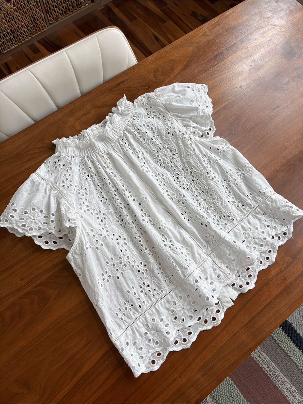 Jennifer & Grace Broderie Anglaise Flutter Sleeve Blouse
Size Large - Picture 4 of 10